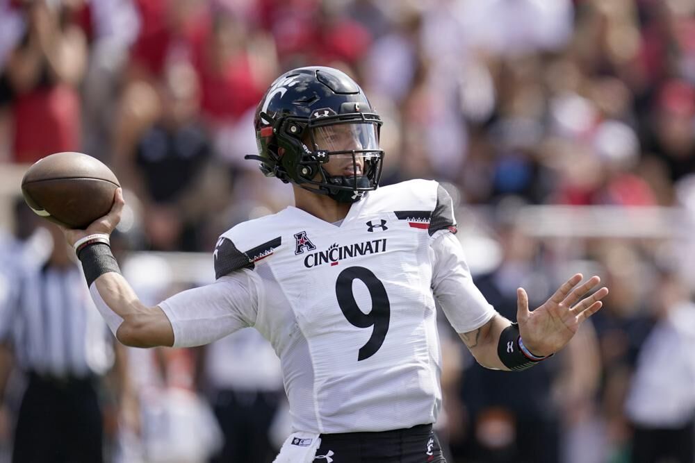 Cincinnati quarterback Desmond Ridder.jpeg